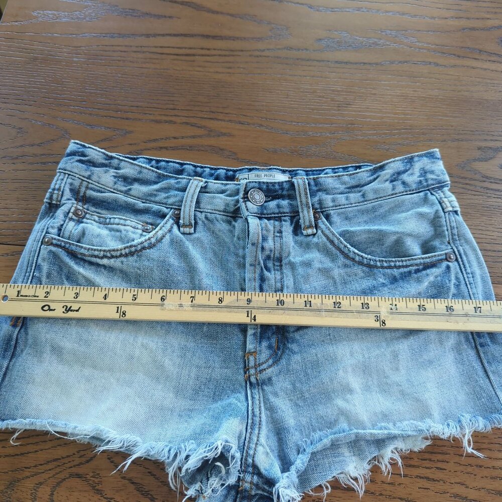 Free People Women's frayed distressed high waist denim button fly shorts‎ sz 27 - Picture 10 of 10